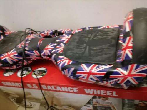 *BIRTHDAY DEALS*R30 FREIGHT*FAULTY SMART 6.5 INCH BALANCE BOARD WITH LED LIGHTS AND BT SPEAKER***