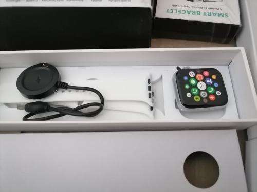 *FLASH FRIDAY DEALS**R30 FREIGHT**BULK LOT OF UNTESTED ELECTRONICS(*ONE BID FOR THE LOT*