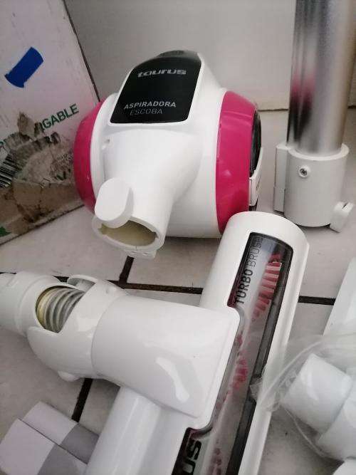 **CLEARANCE SALE**TAURUS ASPIRADORA ESCOBA CORDLESS VAC**ITEM IS NEW NO CHARGER*NOT TESTED**