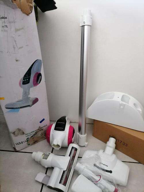 **CLEARANCE SALE**TAURUS ASPIRADORA ESCOBA CORDLESS VAC**ITEM IS NEW NO CHARGER*NOT TESTED**