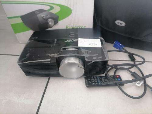 *HERITAGE DEALS*ACER X113 3D READY PROJECTOR WITH REMOTE,BAG IN BOX*LIKE NEW*TOP QUALITY**