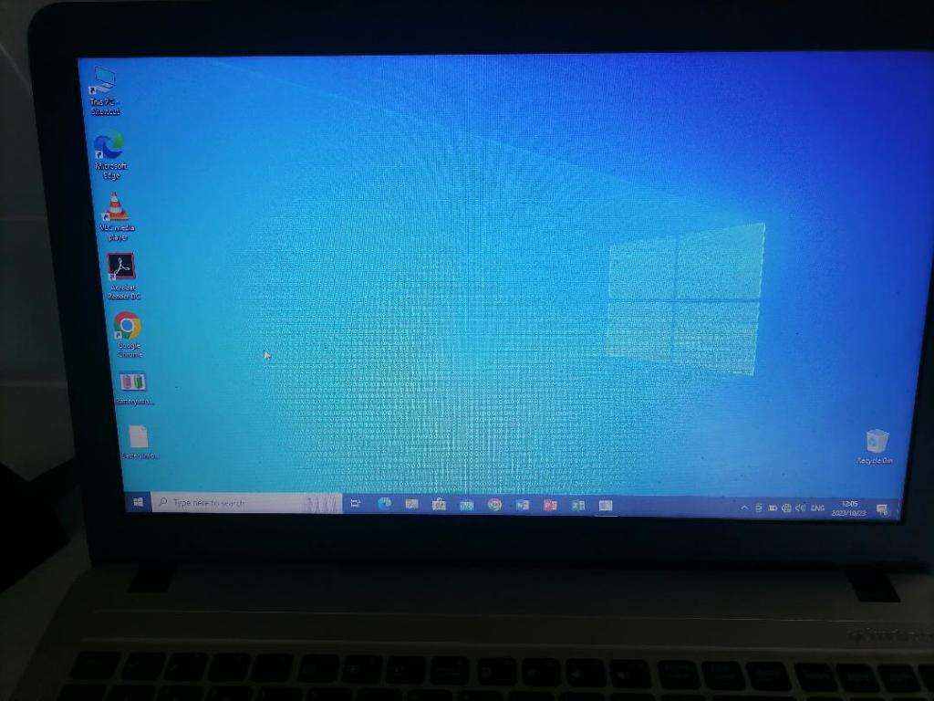 *MONTH END MADNESS*R30 FREIGHT*ASUS VIVOBOOK AMD A4 LAPTOP, 8GB RAM,W10/OFFICE,CHARGER,BATTERY 100%