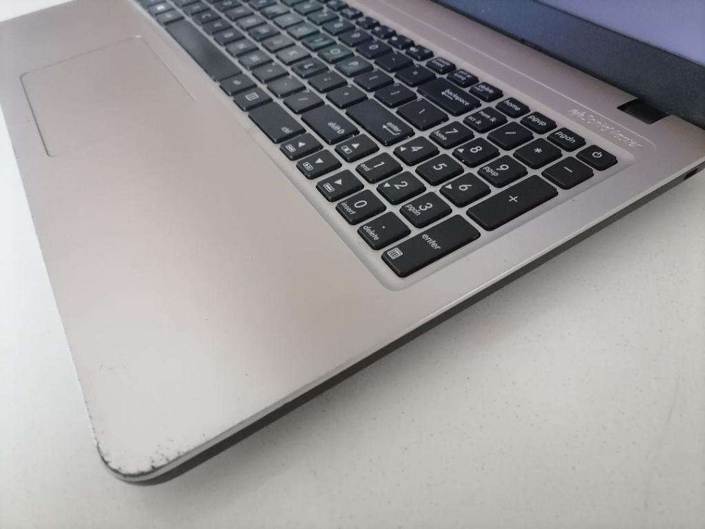 *MONTH END MADNESS*R30 FREIGHT*ASUS VIVOBOOK AMD A4 LAPTOP, 8GB RAM,W10/OFFICE,CHARGER,BATTERY 100%