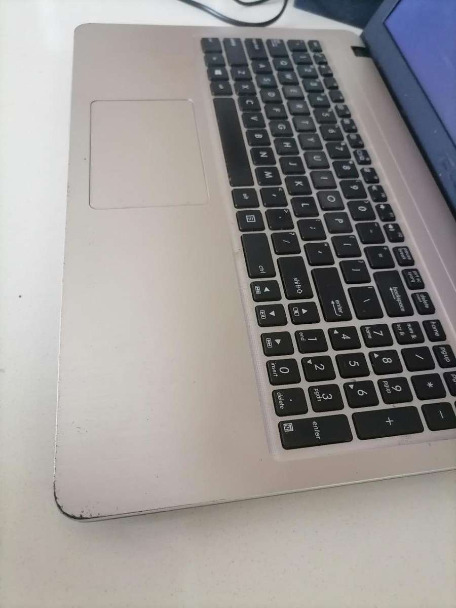 *MONTH END MADNESS*R30 FREIGHT*ASUS VIVOBOOK AMD A4 LAPTOP, 8GB RAM,W10/OFFICE,CHARGER,BATTERY 100%