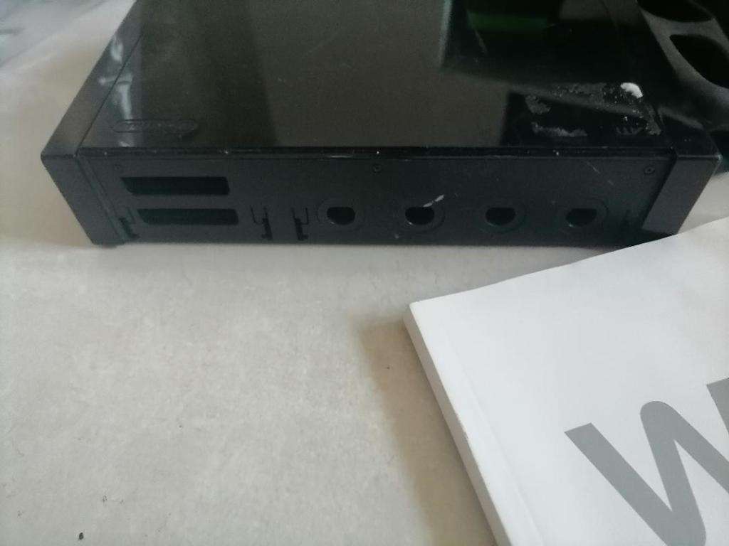 *SHOP CLOSURE*R30 FREIGHT**NINTENDO WII WITH CONSOLS,POWER CABLES,GAME ETC*POWERS ON**SOLD AS IS**