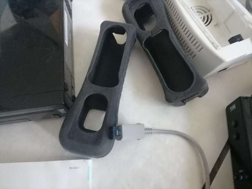 *SHOP CLOSURE*R30 FREIGHT**NINTENDO WII WITH CONSOLS,POWER CABLES,GAME ETC*POWERS ON**SOLD AS IS**