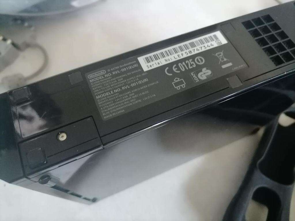 *SHOP CLOSURE*R30 FREIGHT**NINTENDO WII WITH CONSOLS,POWER CABLES,GAME ETC*POWERS ON**SOLD AS IS**