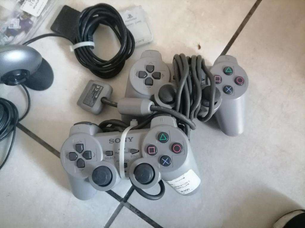 *SHOP CLOSURE*R30 FREIGHT*BULK LOT OF PLAYSTATION,XBOX,NINTENDO GAMES AND ACCESSORIES**