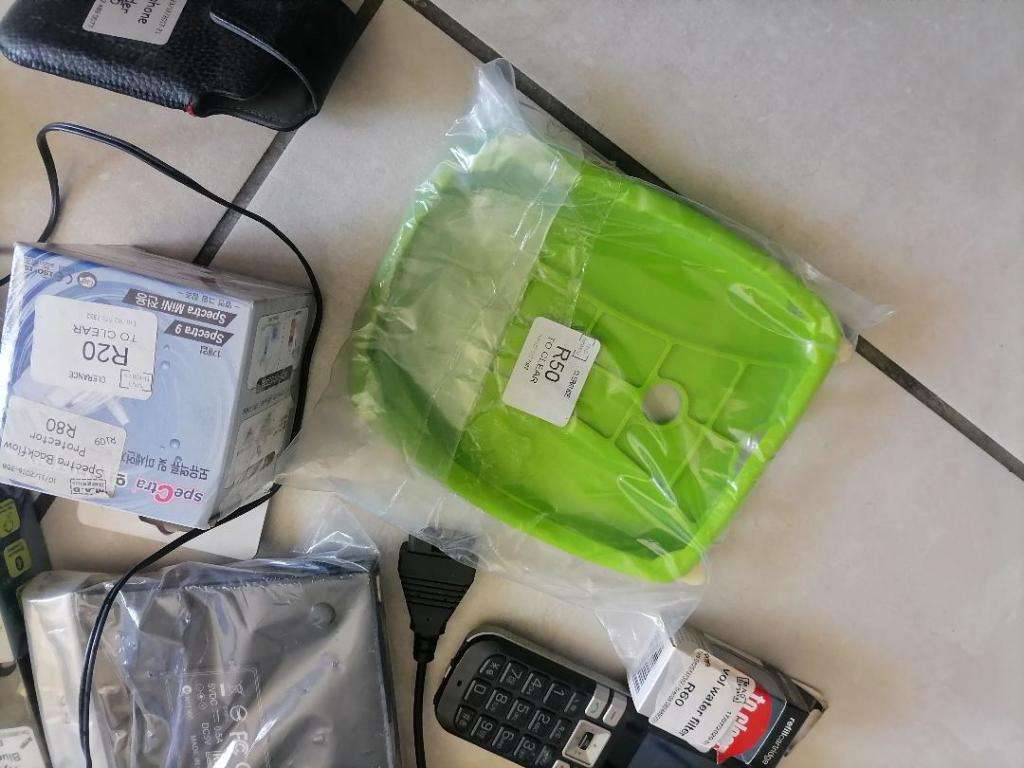 *SHOP CLOSURE*R30 FREIGHT*BULK LOT OF ELECTRONICS*XBOX REMOTES,DVS,PHONES,HEADSETS ETC ETC*