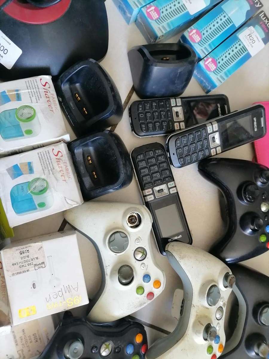 *SHOP CLOSURE*R30 FREIGHT*BULK LOT OF ELECTRONICS*XBOX REMOTES,DVS,PHONES,HEADSETS ETC ETC*