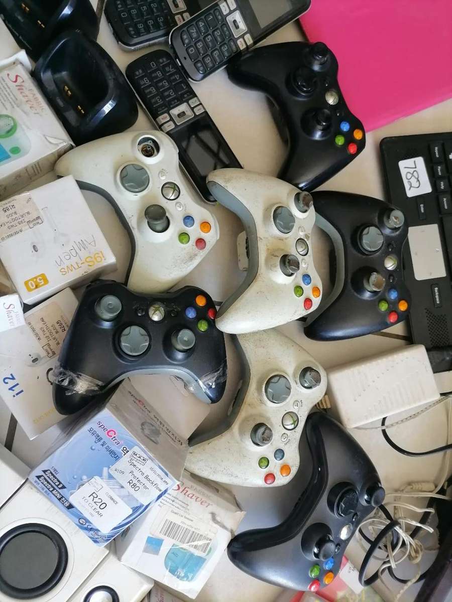 *SHOP CLOSURE*R30 FREIGHT*BULK LOT OF ELECTRONICS*XBOX REMOTES,DVS,PHONES,HEADSETS ETC ETC*