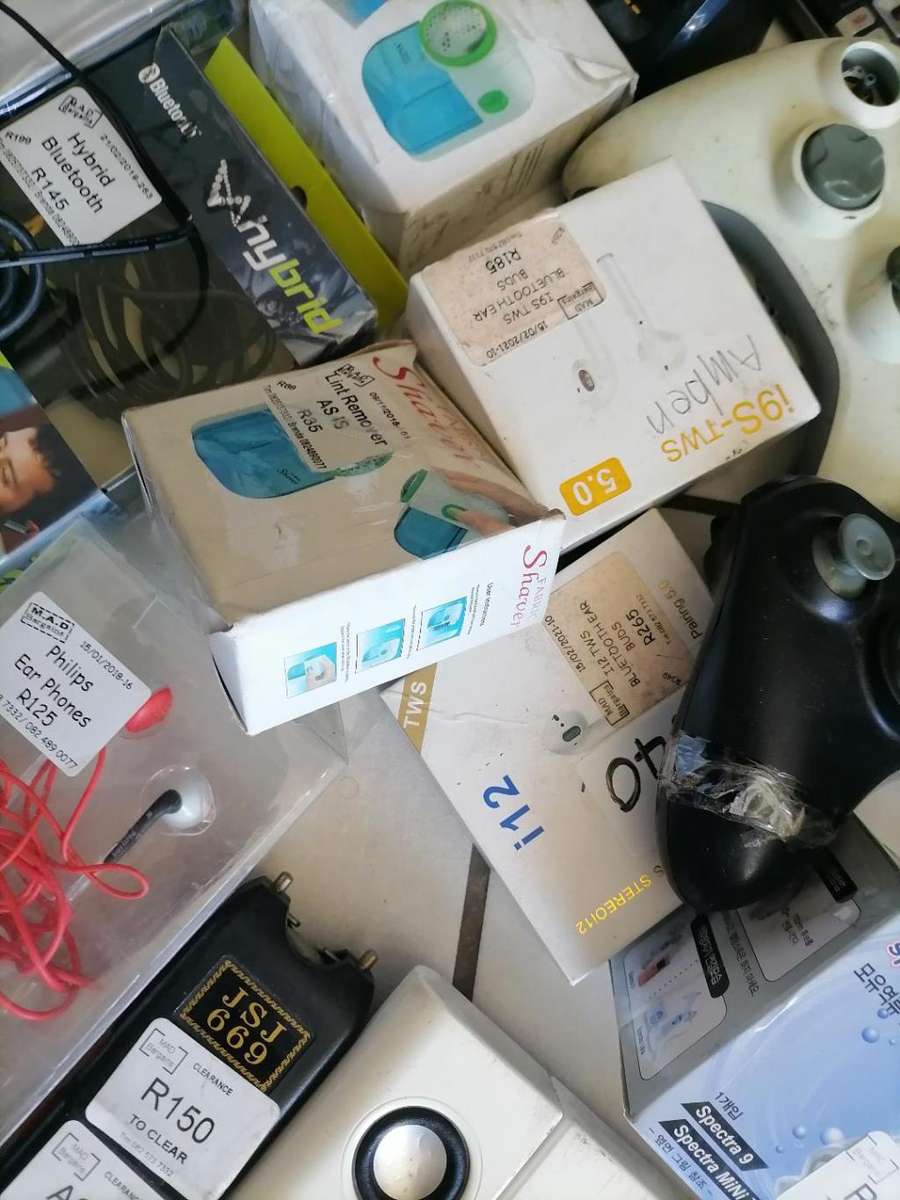 *SHOP CLOSURE*R30 FREIGHT*BULK LOT OF ELECTRONICS*XBOX REMOTES,DVS,PHONES,HEADSETS ETC ETC*