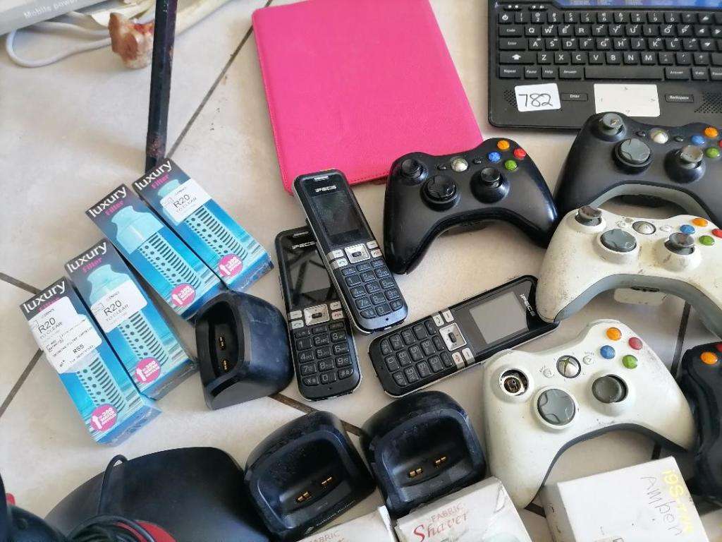 *SHOP CLOSURE*R30 FREIGHT*BULK LOT OF ELECTRONICS*XBOX REMOTES,DVS,PHONES,HEADSETS ETC ETC*