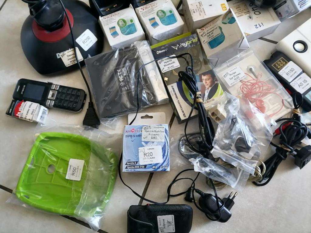 *SHOP CLOSURE*R30 FREIGHT*BULK LOT OF ELECTRONICS*XBOX REMOTES,DVS,PHONES,HEADSETS ETC ETC*