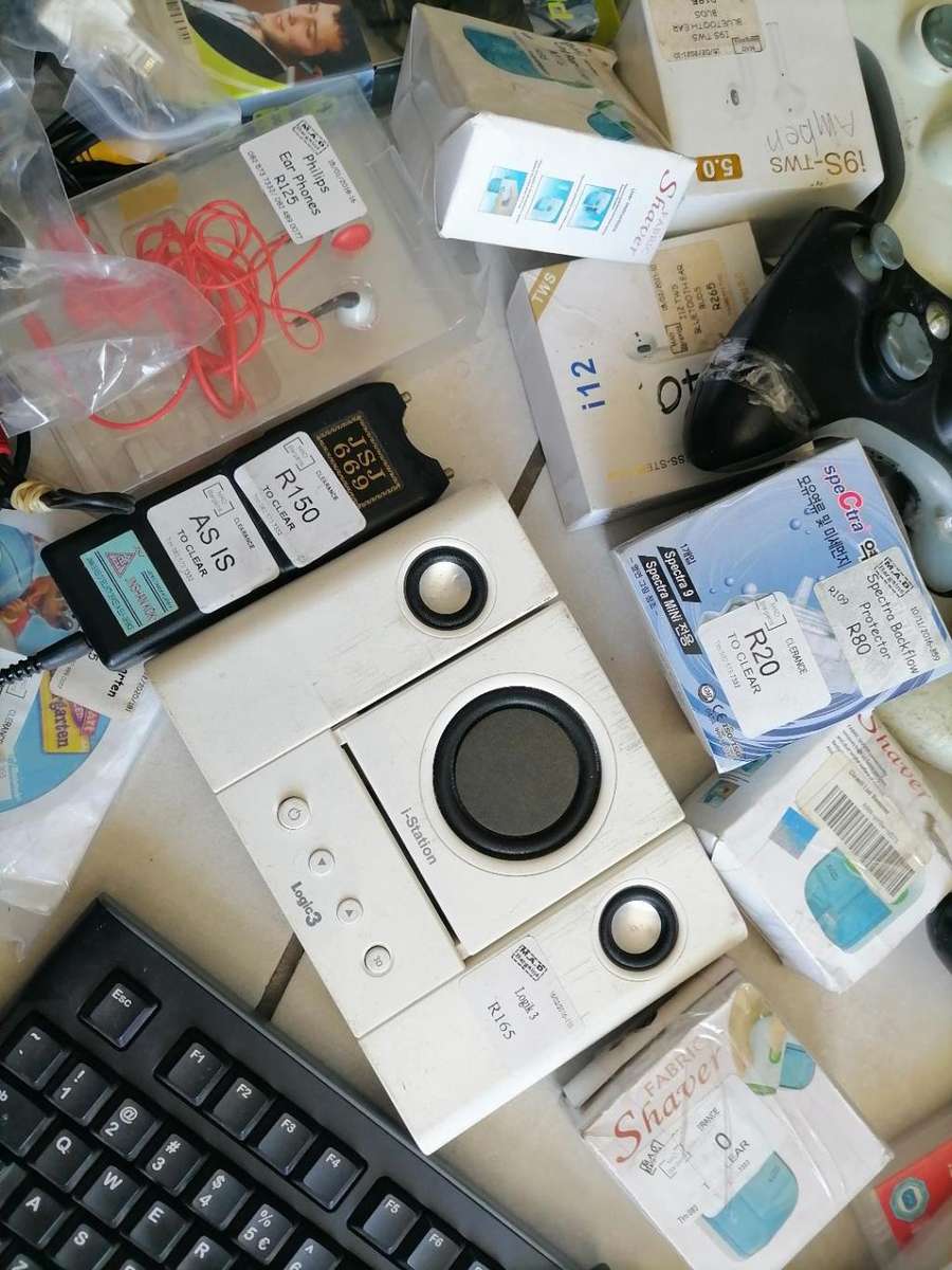 *SHOP CLOSURE*R30 FREIGHT*BULK LOT OF ELECTRONICS*XBOX REMOTES,DVS,PHONES,HEADSETS ETC ETC*