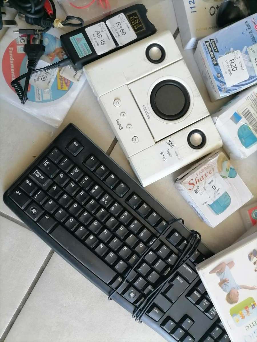 *SHOP CLOSURE*R30 FREIGHT*BULK LOT OF ELECTRONICS*XBOX REMOTES,DVS,PHONES,HEADSETS ETC ETC*