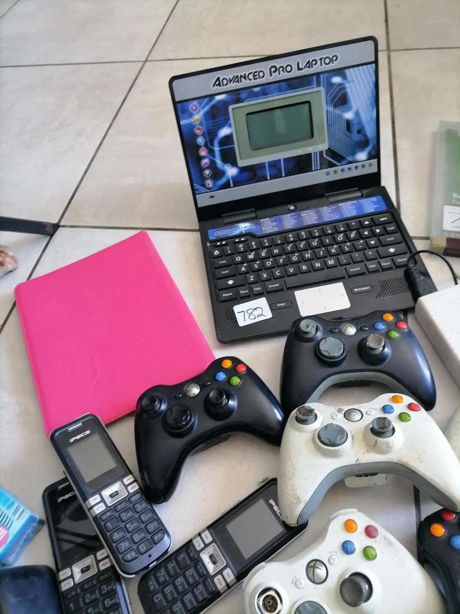 *SHOP CLOSURE*R30 FREIGHT*BULK LOT OF ELECTRONICS*XBOX REMOTES,DVS,PHONES,HEADSETS ETC ETC*