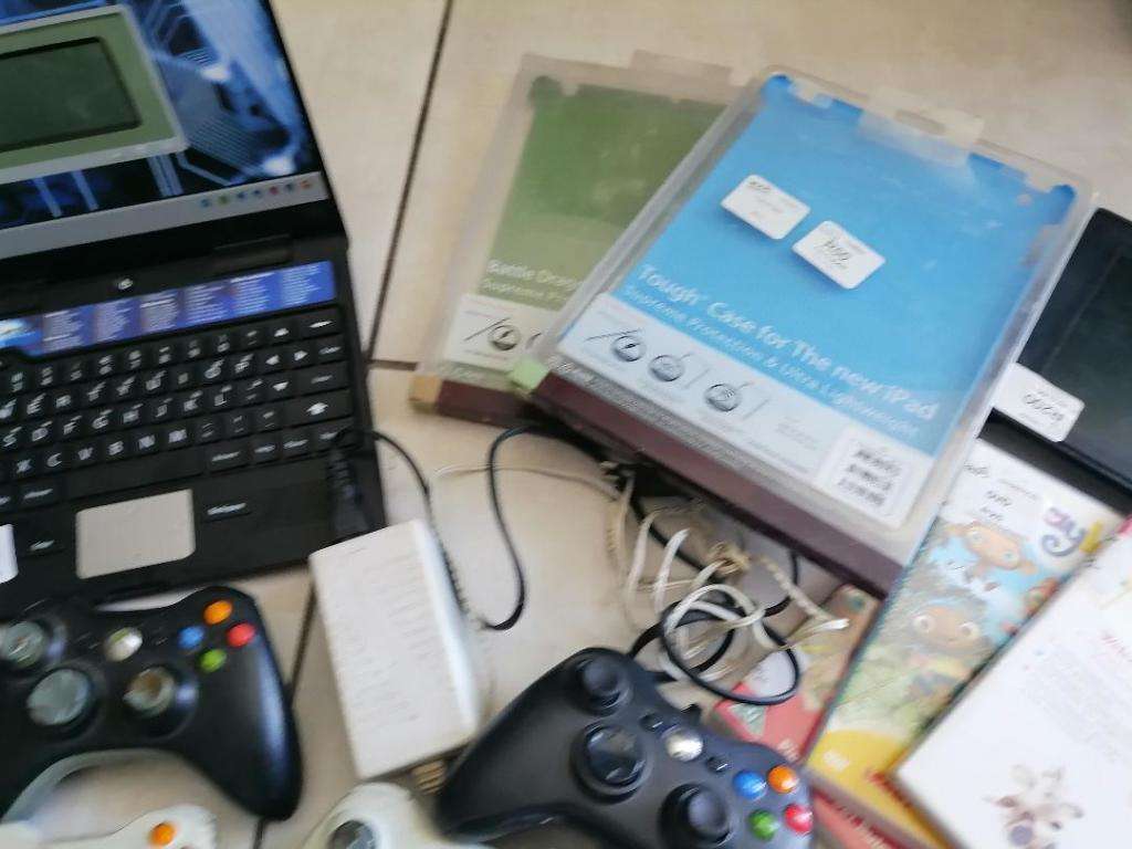 *SHOP CLOSURE*R30 FREIGHT*BULK LOT OF ELECTRONICS*XBOX REMOTES,DVS,PHONES,HEADSETS ETC ETC*