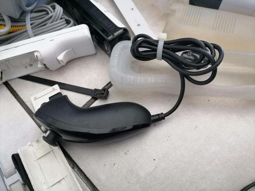 *SHOP CLOSURE*R30 FREIGHT**NINTENDO WII WITH CONSOLS,POWER CABLES,GAME ETC*POWERS ON**SOLD AS IS**