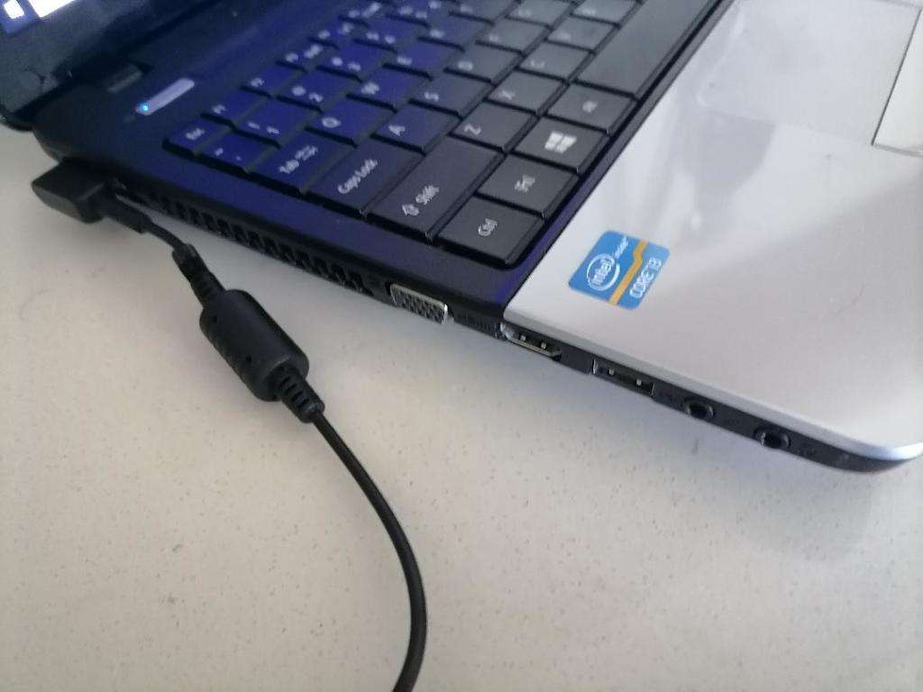 *FLASH FRIDAY SALE*R30 FREIGHT*I3 ACER ASPIRE E1-571. PERFECT CONDITION LAPTOP*4GB 500GB,W10 WIFI ET