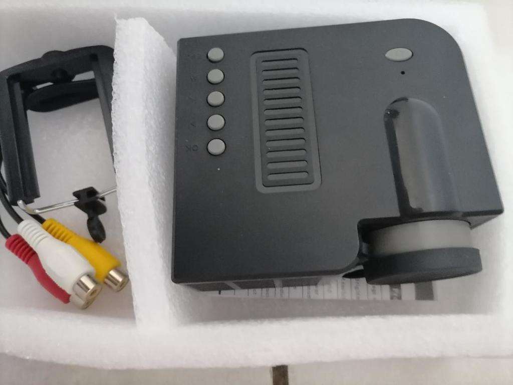 *AWESOME DEALS*R30 FREIGHT*BRAND NEW LED MINI PROJECTOR WITH TRIPOD STAND*OVER R1000 ON BOBSHOP