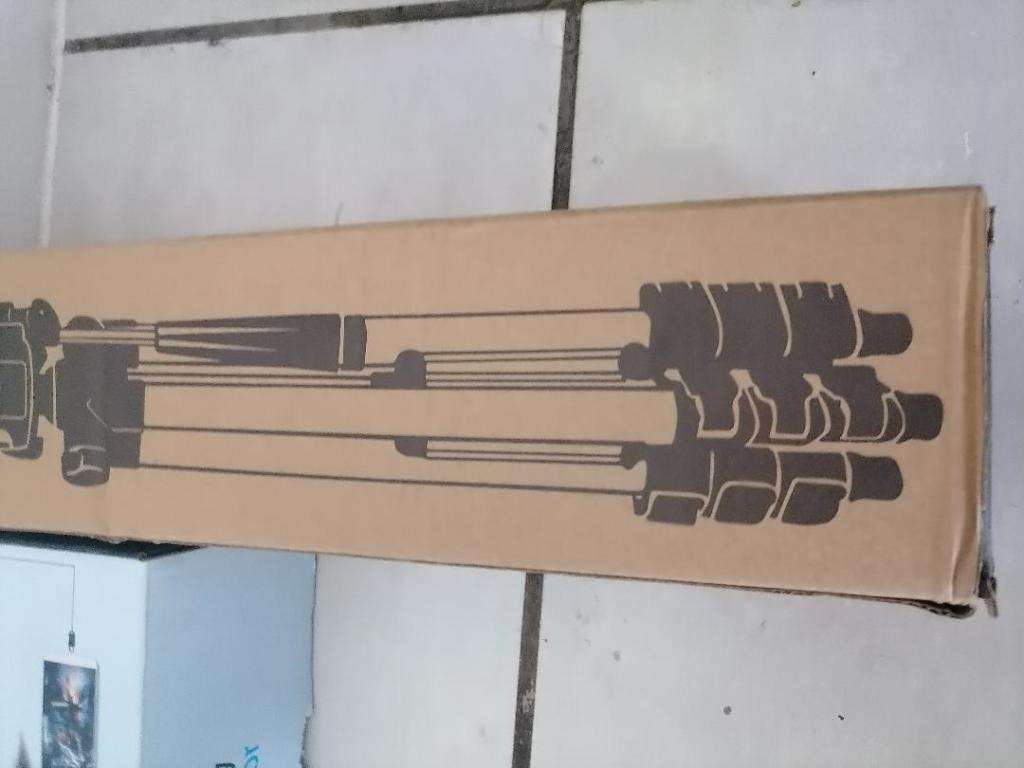 *AWESOME DEALS*R30 FREIGHT*BRAND NEW LED MINI PROJECTOR WITH TRIPOD STAND*OVER R1000 ON BOBSHOP