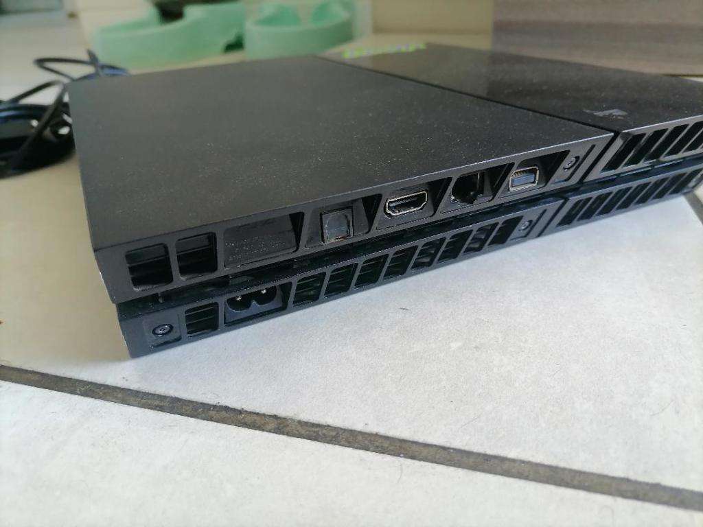 *AWESOME DEAL*R30 FREIGHT*AWESOME UNIT*SONY PS4 WITH 2 CONTROLS/DOC STATION GAMES ETC**