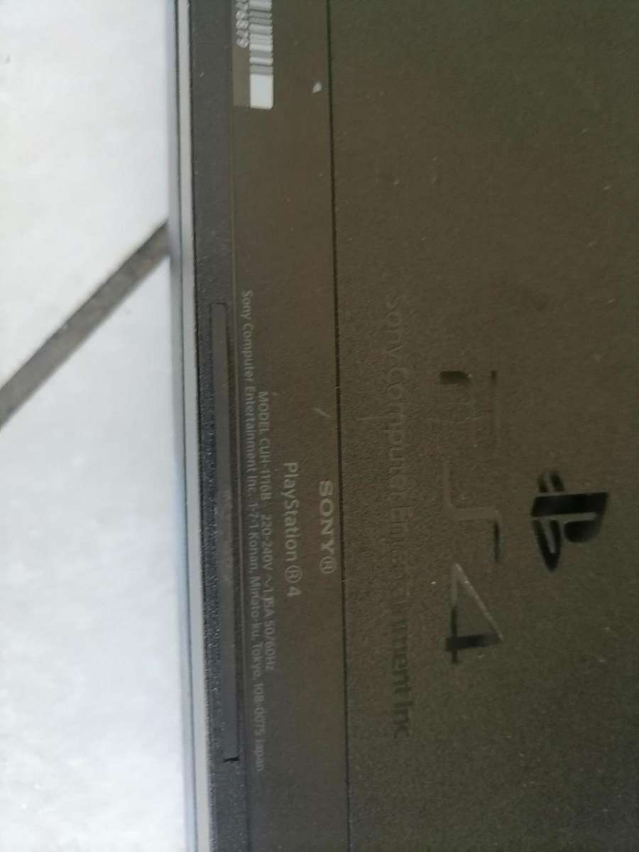 *AWESOME DEAL*R30 FREIGHT*AWESOME UNIT*SONY PS4 WITH 2 CONTROLS/DOC STATION GAMES ETC**