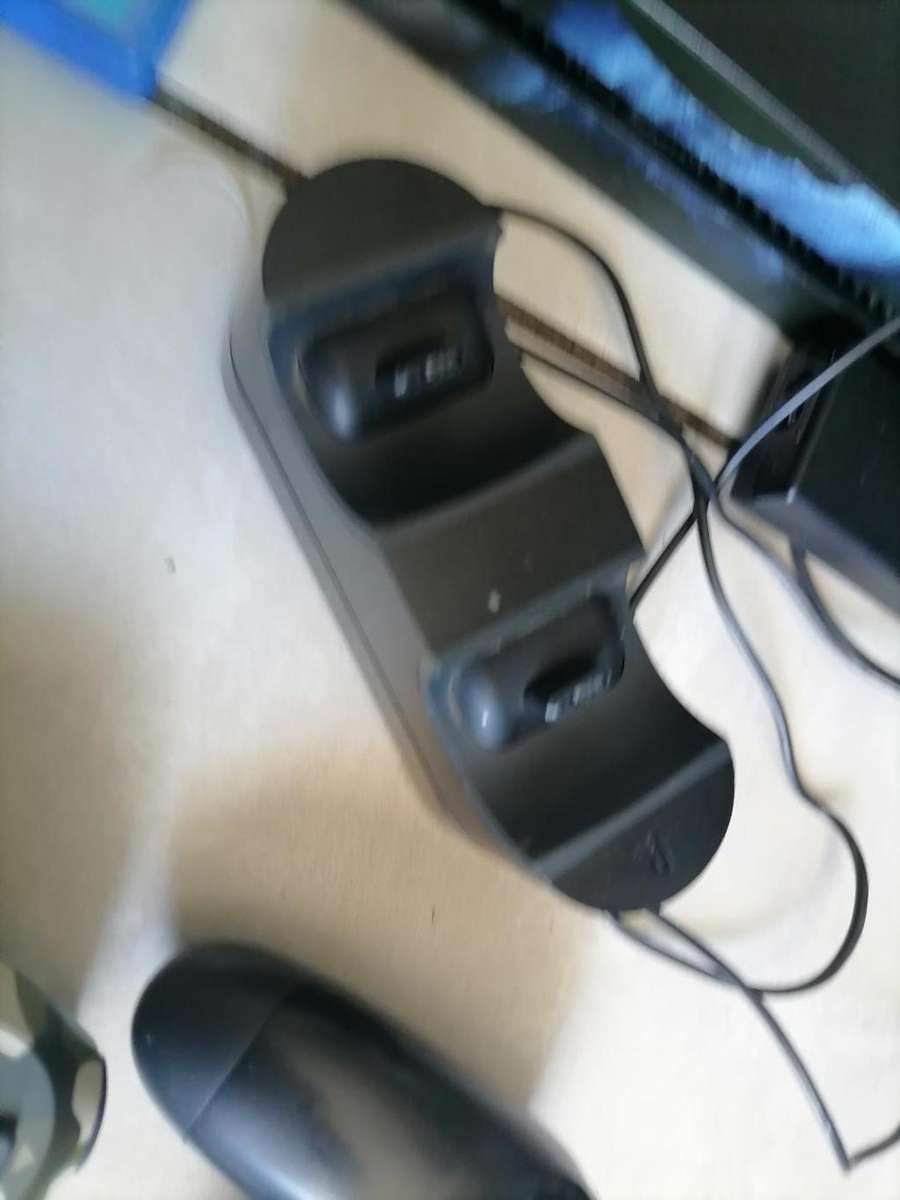 *AWESOME DEAL*R30 FREIGHT*AWESOME UNIT*SONY PS4 WITH 2 CONTROLS/DOC STATION GAMES ETC**