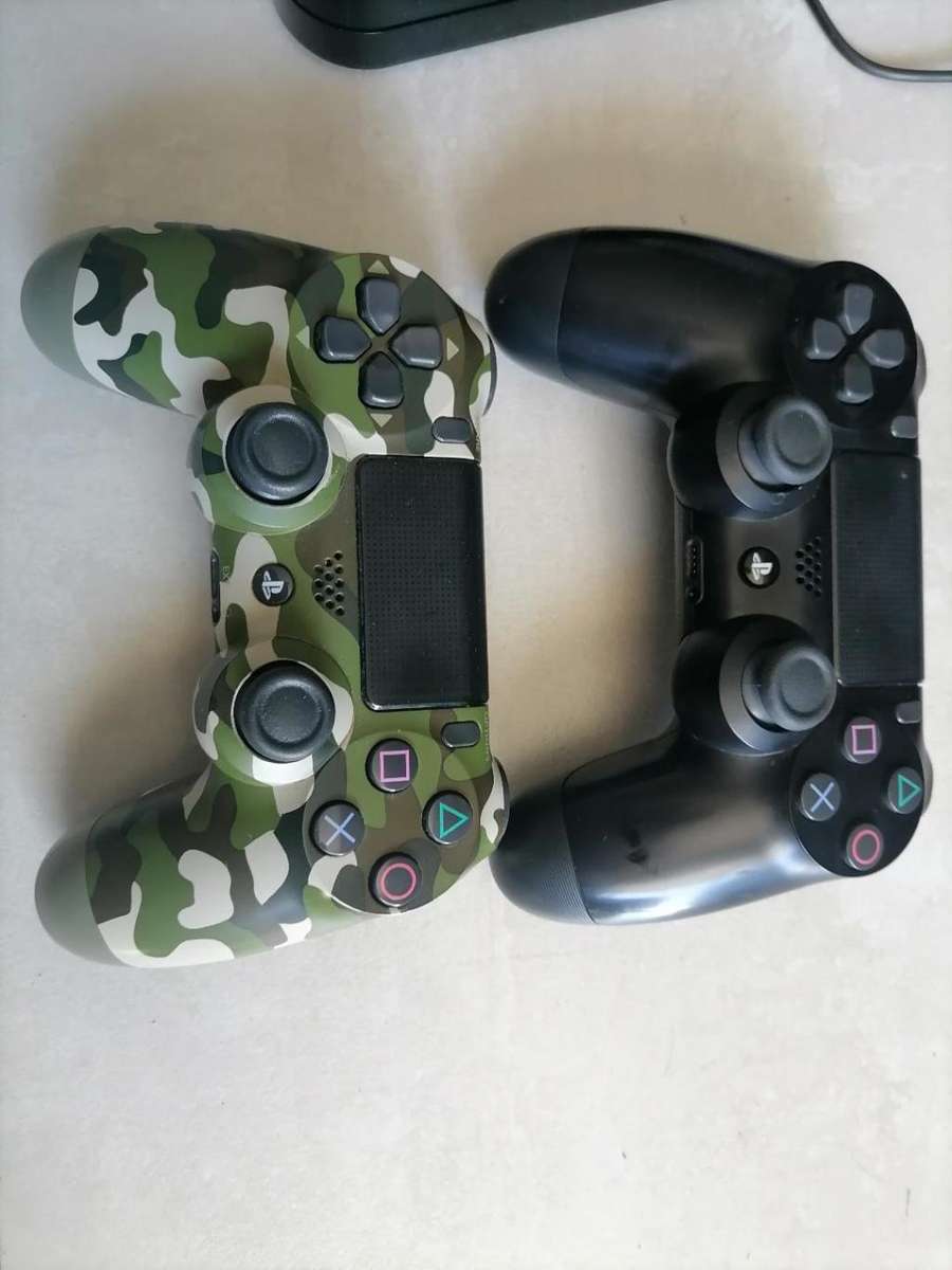 *AWESOME DEAL*R30 FREIGHT*AWESOME UNIT*SONY PS4 WITH 2 CONTROLS/DOC STATION GAMES ETC**