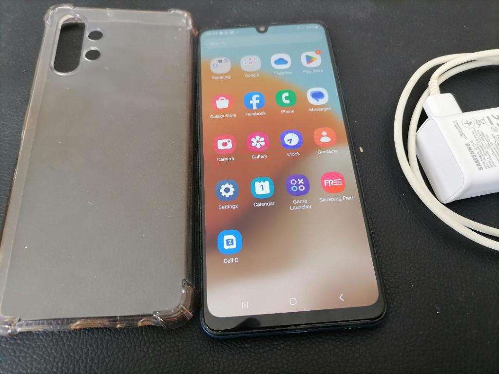 *FRESH NEW DEAL**PRE OWNED SAMSUNG GALAXY A32 DUAL SIM, 128GB,QUAD CAM*CHARGER.POUCH**