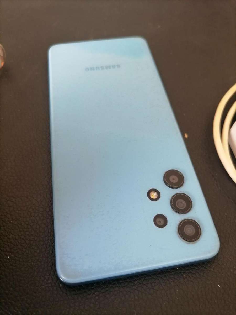 *FRESH NEW DEAL**PRE OWNED SAMSUNG GALAXY A32 DUAL SIM, 128GB,QUAD CAM*CHARGER.POUCH**