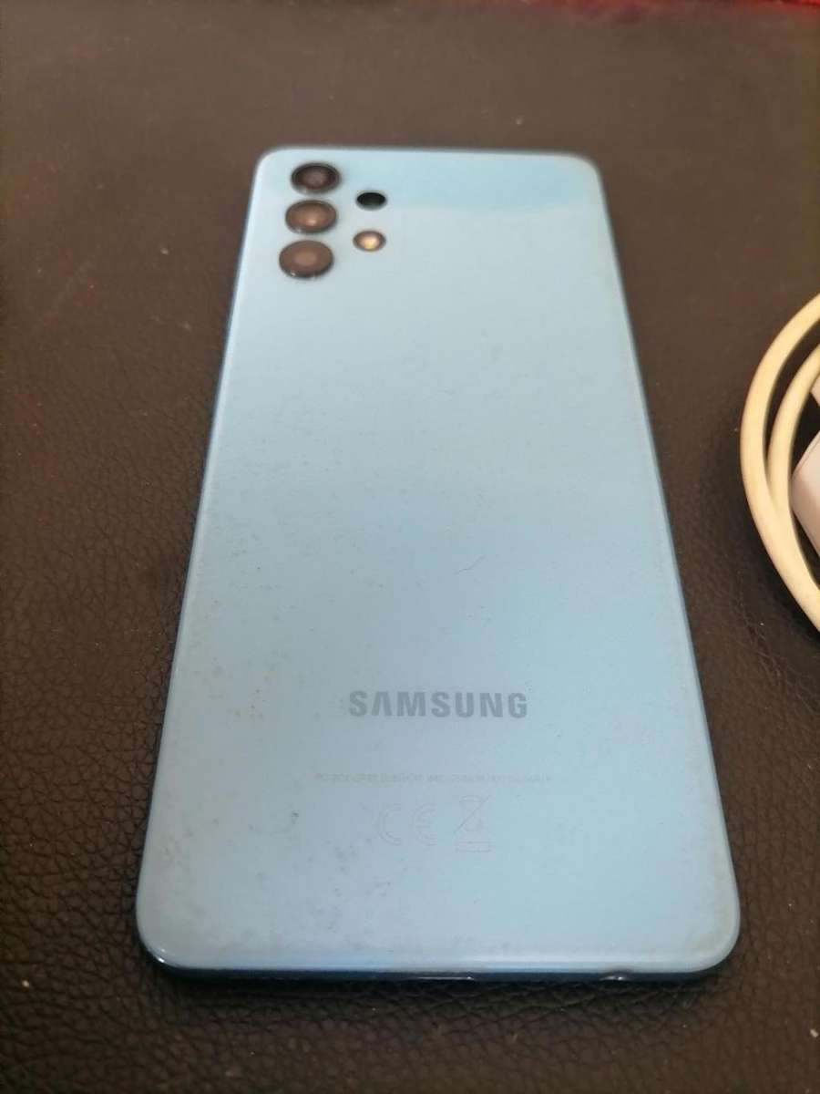 *FRESH NEW DEAL**PRE OWNED SAMSUNG GALAXY A32 DUAL SIM, 128GB,QUAD CAM*CHARGER.POUCH**