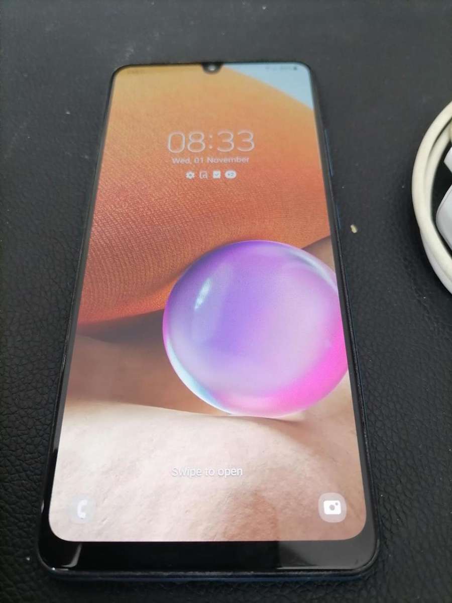 *FRESH NEW DEAL**PRE OWNED SAMSUNG GALAXY A32 DUAL SIM, 128GB,QUAD CAM*CHARGER.POUCH**