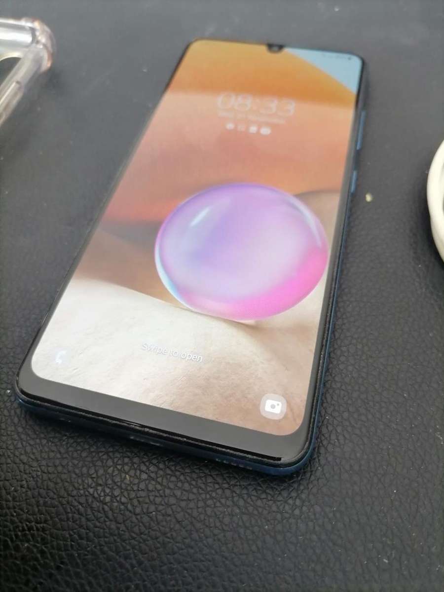 *FRESH NEW DEAL**PRE OWNED SAMSUNG GALAXY A32 DUAL SIM, 128GB,QUAD CAM*CHARGER.POUCH**