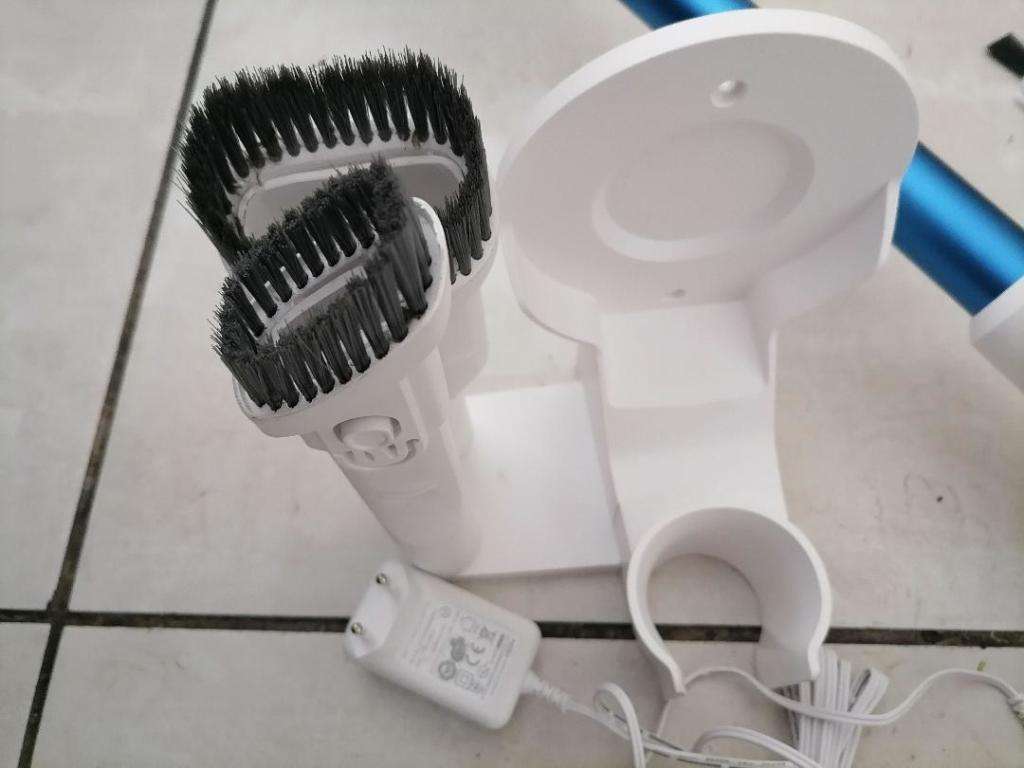 *FRESH NEW DEALS*SHOP DISPLAY ITEM*LIKE NEW JIMMY JV35 CORDLESS VACUUM WITH ATTACHMENTS*R3500 NEW**