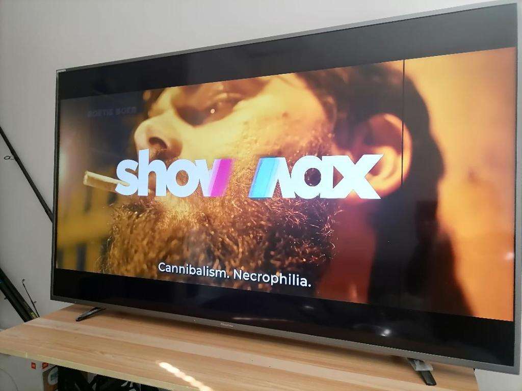 *AWESOME DEAL*R30 FREIGHT*HISENSE 58 ` Ultra HD Smart ULED TV*ONE SMALL LINE ON SCREEN*R10 000 NEW