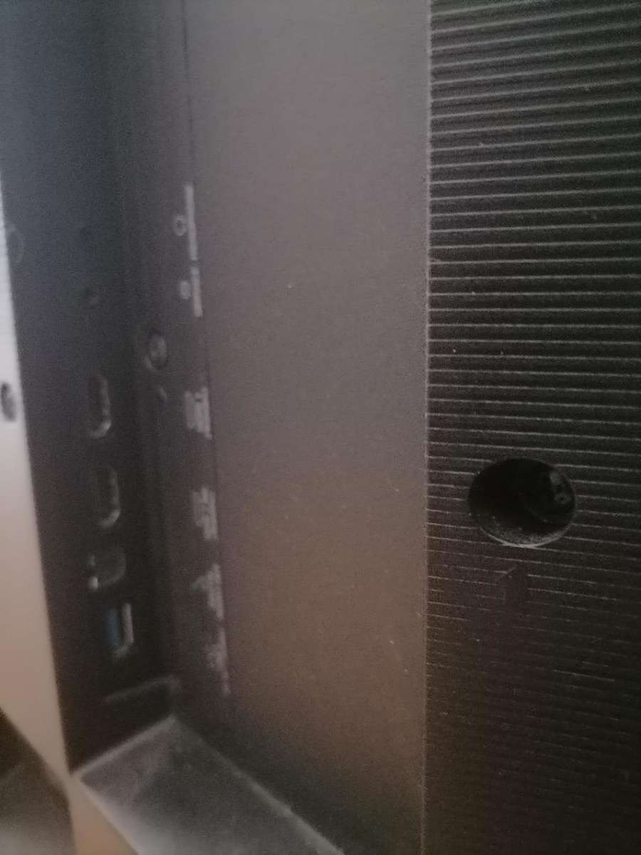 *AWESOME DEAL*R30 FREIGHT*HISENSE 58 ` Ultra HD Smart ULED TV*ONE SMALL LINE ON SCREEN*R10 000 NEW