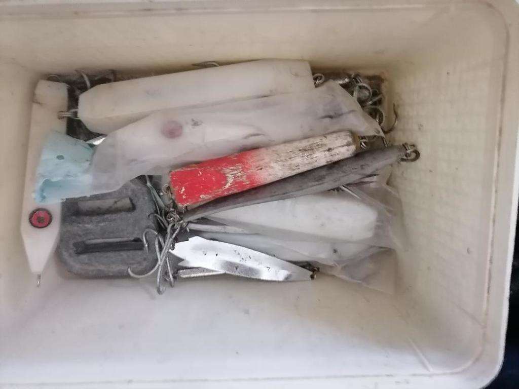 *SHOP CLOSURE*R30 FREIGHT*BULK LOT OF FISHING EQUIPMENT*2 X PENN 500 REELS,BAGS,LURES,HOOKS,SINKERS*