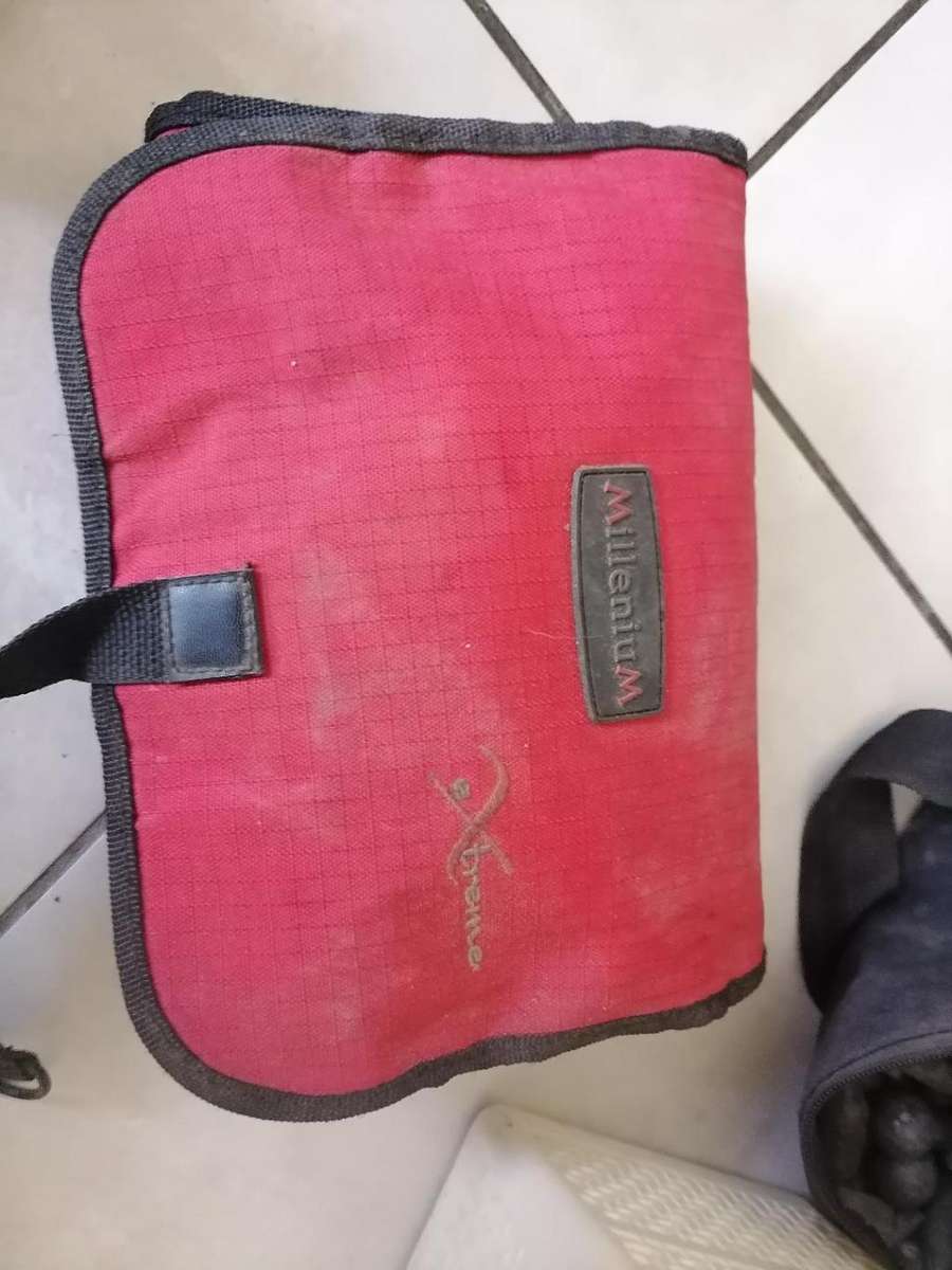 *SHOP CLOSURE*R30 FREIGHT*BULK LOT OF FISHING EQUIPMENT*2 X PENN 500 REELS,BAGS,LURES,HOOKS,SINKERS*