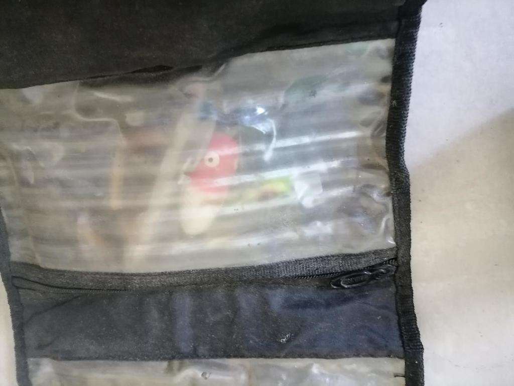 *SHOP CLOSURE*R30 FREIGHT*BULK LOT OF FISHING EQUIPMENT*2 X PENN 500 REELS,BAGS,LURES,HOOKS,SINKERS*