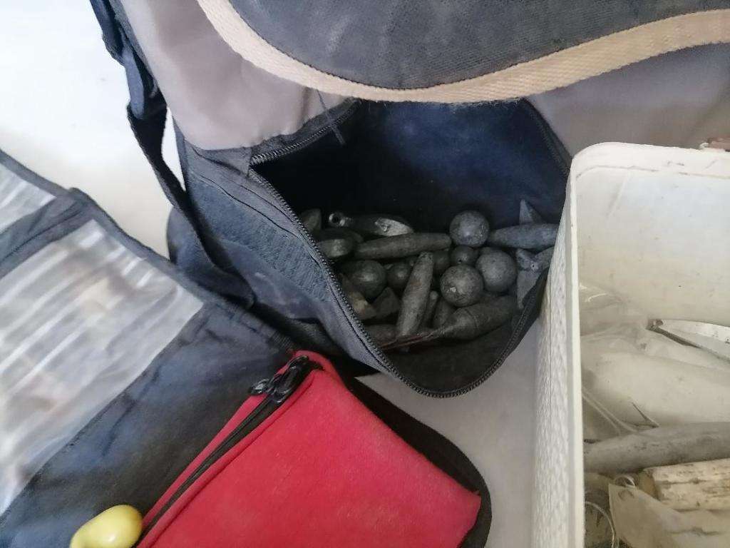 *SHOP CLOSURE*R30 FREIGHT*BULK LOT OF FISHING EQUIPMENT*2 X PENN 500 REELS,BAGS,LURES,HOOKS,SINKERS*