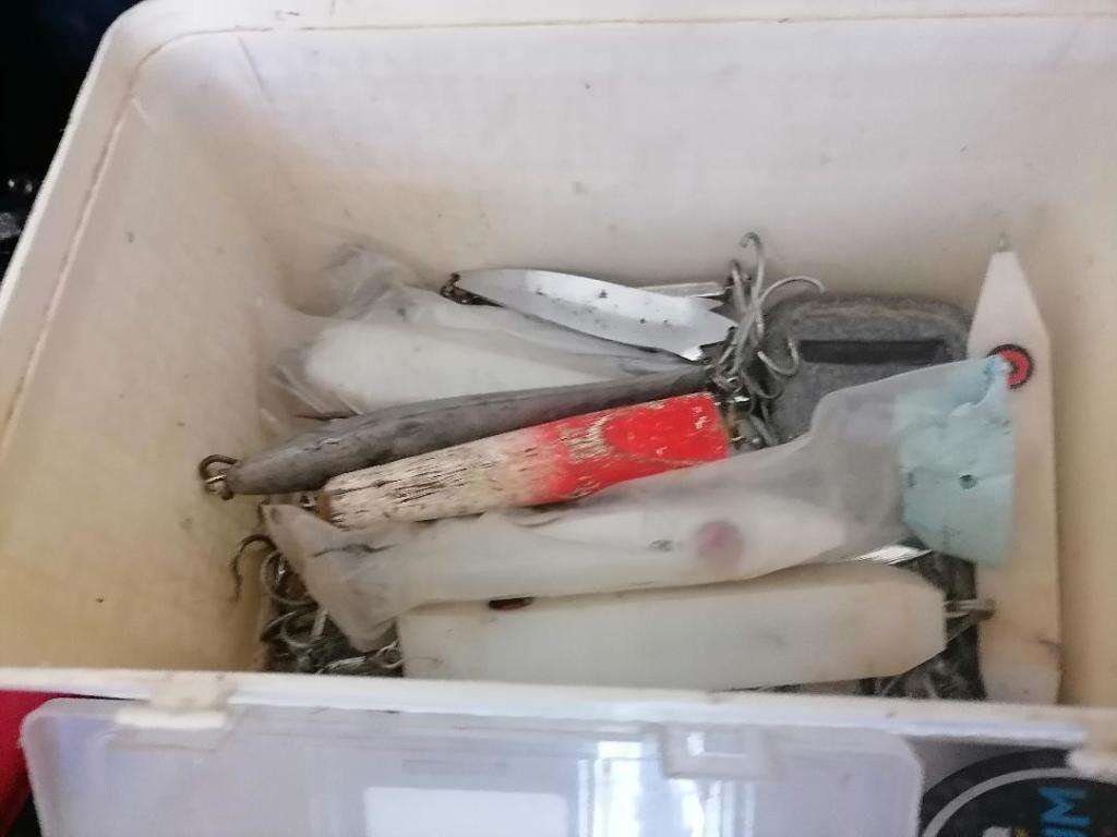 *SHOP CLOSURE*R30 FREIGHT*BULK LOT OF FISHING EQUIPMENT*2 X PENN 500 REELS,BAGS,LURES,HOOKS,SINKERS*