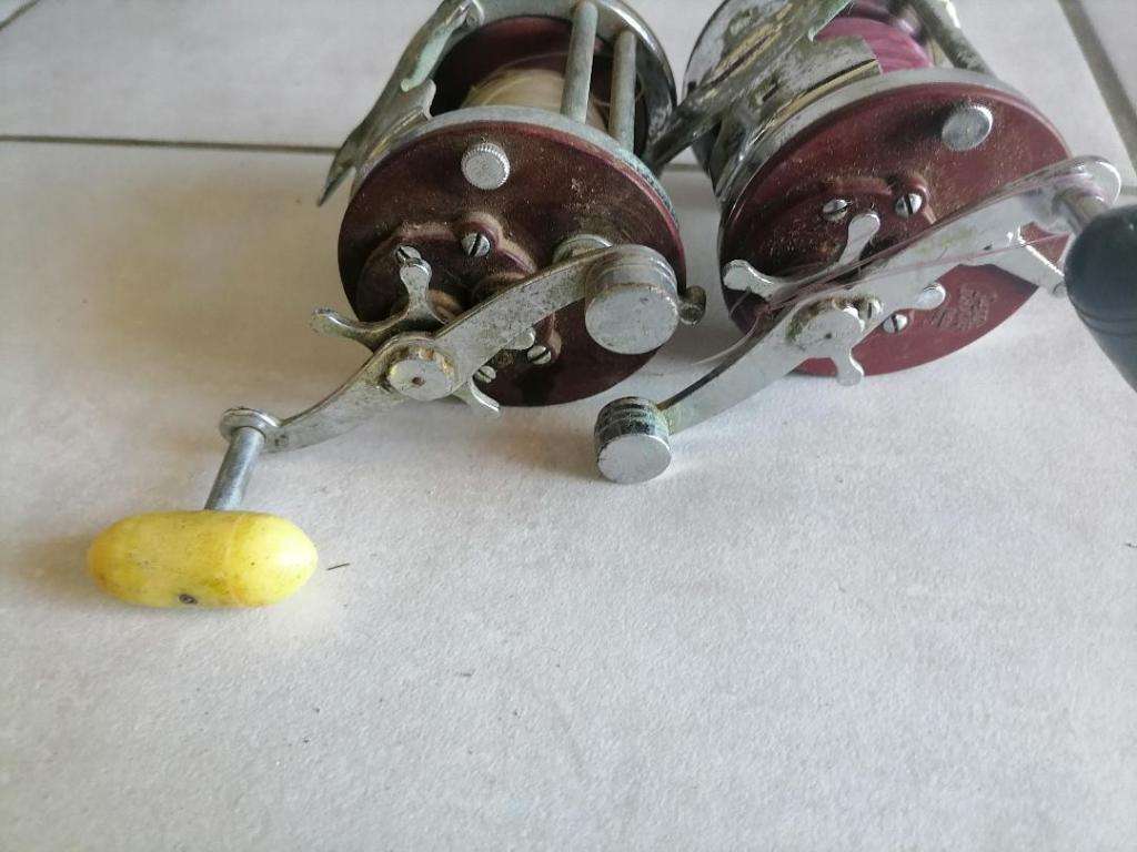 *SHOP CLOSURE*R30 FREIGHT*BULK LOT OF FISHING EQUIPMENT*2 X PENN 500 REELS,BAGS,LURES,HOOKS,SINKERS*