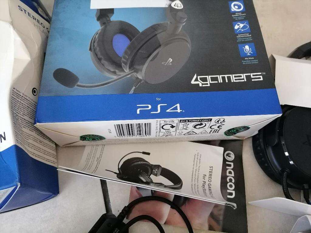 ***AWESOME DEAL*R30 FREIGHT**LOT OF 3 X SONY PLAYSTATION PS4 GAMING HEADSETS, ITEMS NEW, BOX DAMAGE*