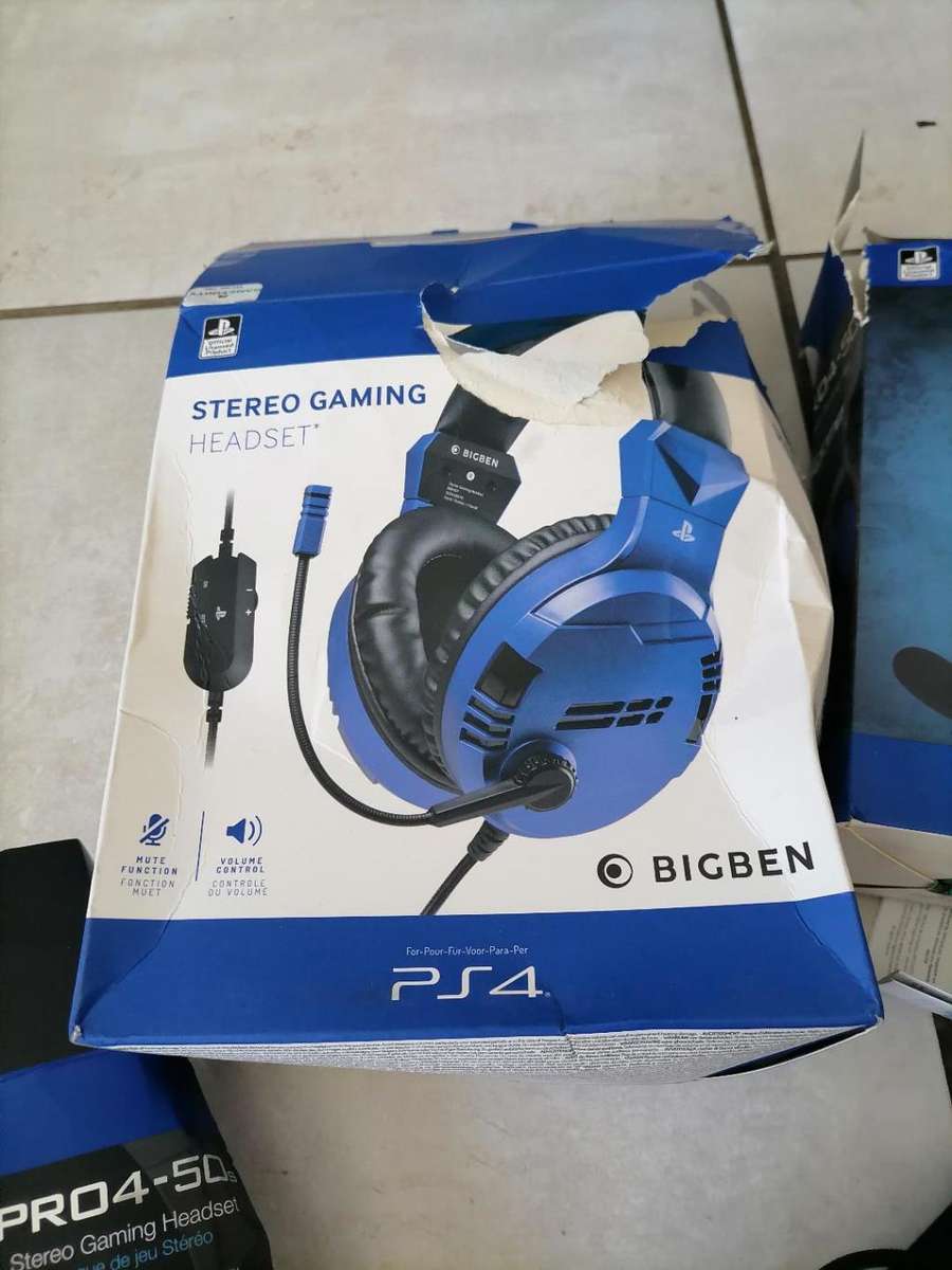 ***AWESOME DEAL*R30 FREIGHT**LOT OF 3 X SONY PLAYSTATION PS4 GAMING HEADSETS, ITEMS NEW, BOX DAMAGE*