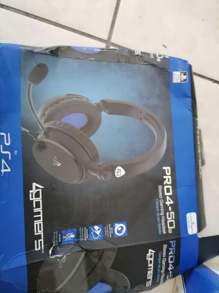 ***AWESOME DEAL*R30 FREIGHT**LOT OF 3 X SONY PLAYSTATION PS4 GAMING HEADSETS, ITEMS NEW, BOX DAMAGE*
