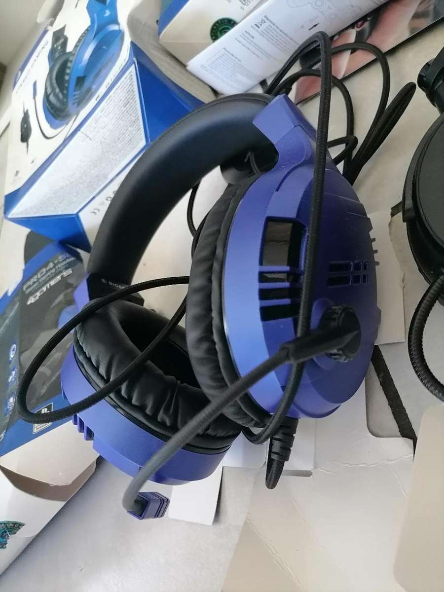 ***AWESOME DEAL*R30 FREIGHT**LOT OF 3 X SONY PLAYSTATION PS4 GAMING HEADSETS, ITEMS NEW, BOX DAMAGE*