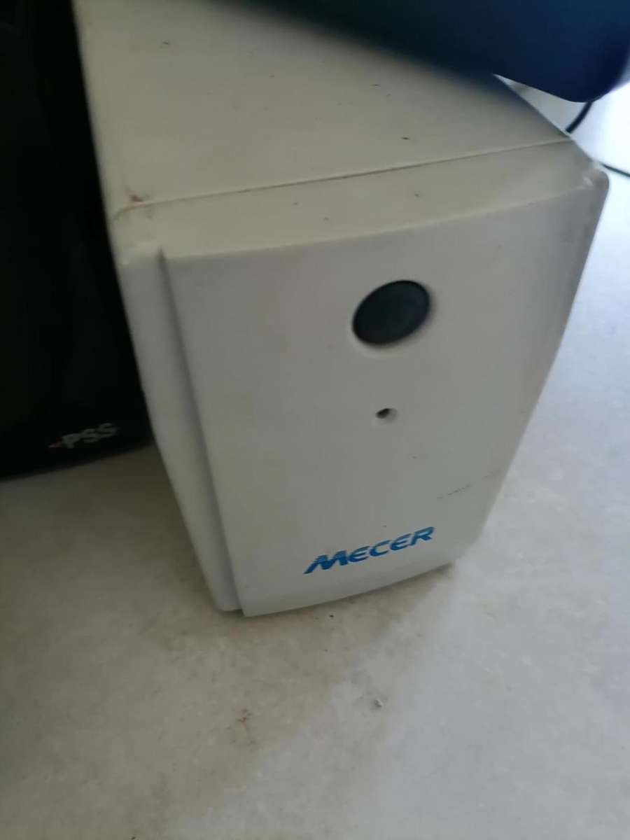 *GRAB THIS DEAL*R30 FREIGHT*LOT OF LIQUIDATION ITEMS*2 X UPS,HEADSETS,LAMINATOR**UNTESTED*