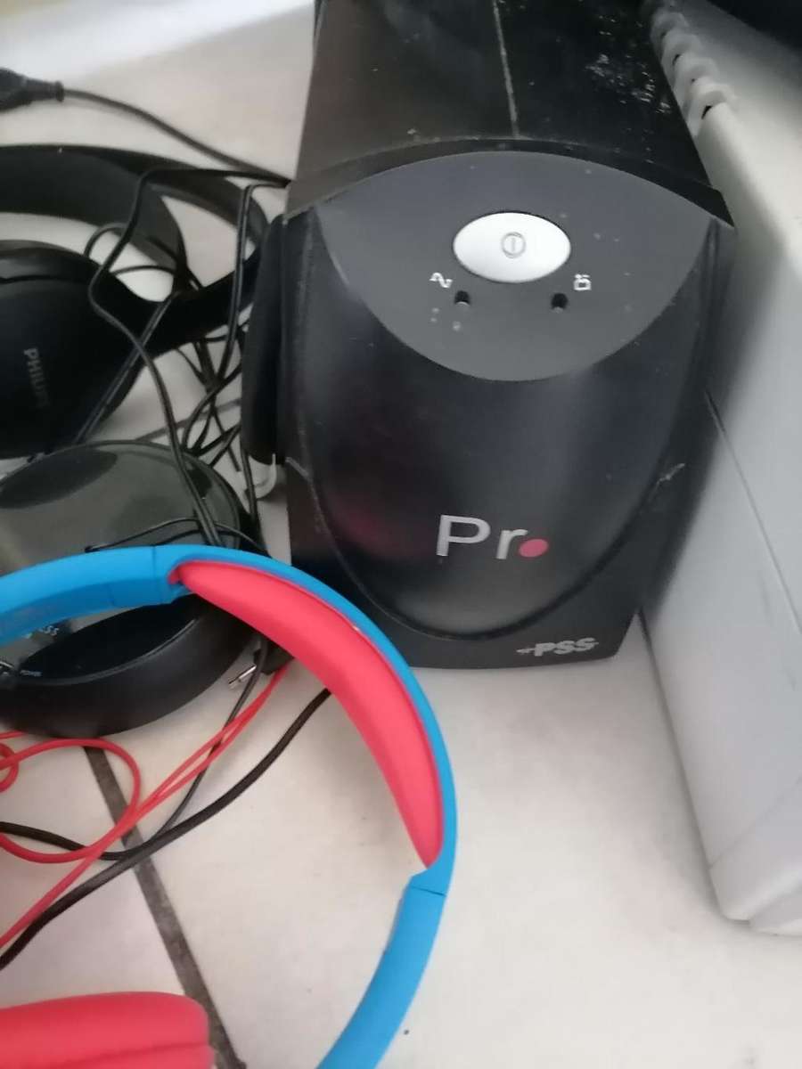 *GRAB THIS DEAL*R30 FREIGHT*LOT OF LIQUIDATION ITEMS*2 X UPS,HEADSETS,LAMINATOR**UNTESTED*